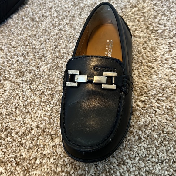 Boy’s classic-looking loafer with a comfortable breathable design - Picture 2 of 8
